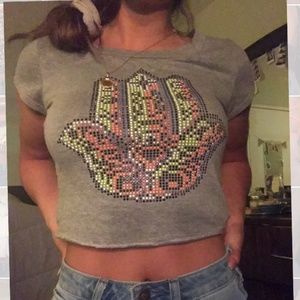 grey cropped t-shirt